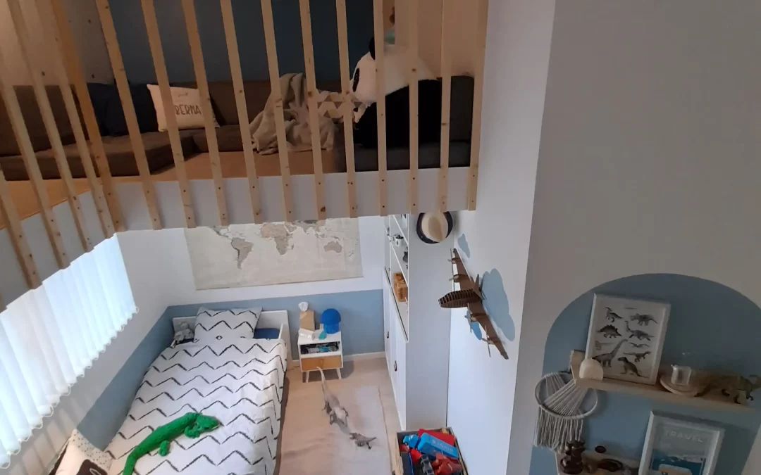 chambre d'un petit garçon rêvant de voyage!