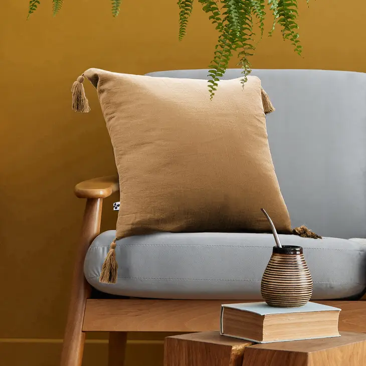 coussin déhoussable camel à pompons