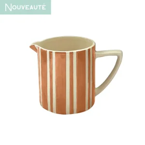 petit pichet marron et blanc à rayures