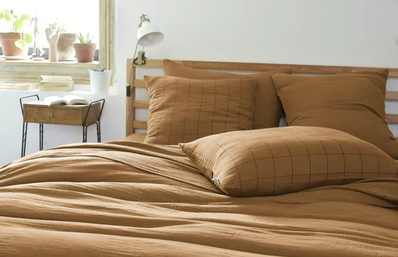 tendance carreaux pour cette taie d'oreiller camel